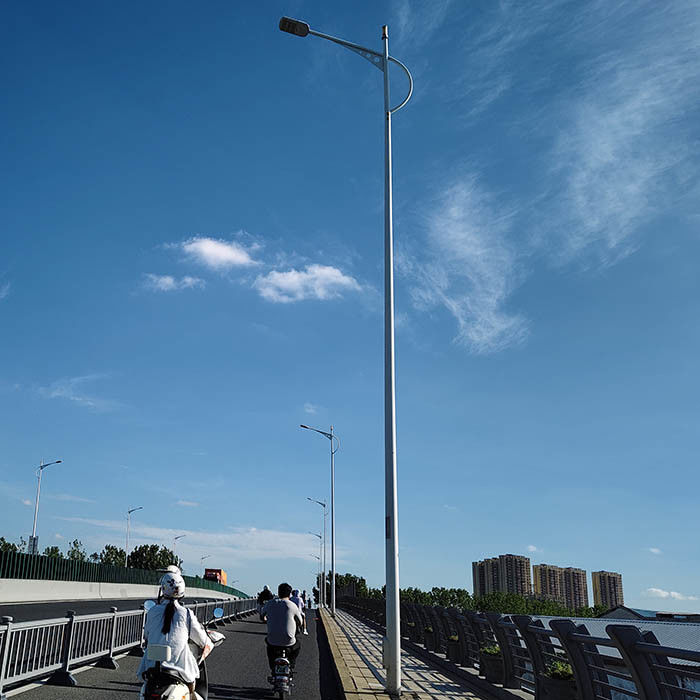 Hot Dip Galvanized Steel Street Light Pole For Customizable Outdoor Lighting Solutions In Conical/Polygonal/Round Shape