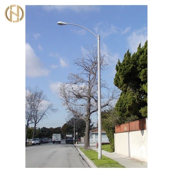 Colorful Painting Customizable Electrical Street Light Pole With Hot-Dip Galvanized Coating And Steel Tube