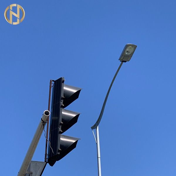 Hot-Dip Galvanized Q235B Street Light Pole with Customizable Color